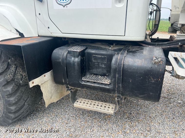 image for item II9177 1990 International 2554  applicator truck