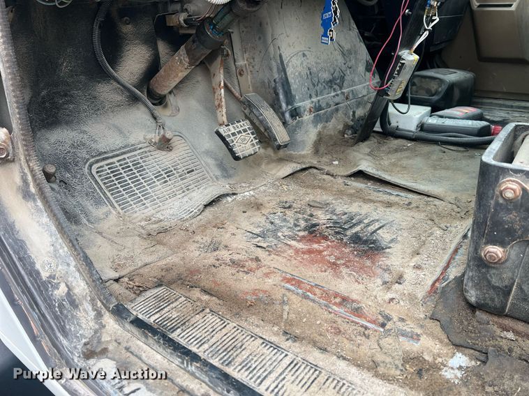 image for item II9177 1990 International 2554  applicator truck