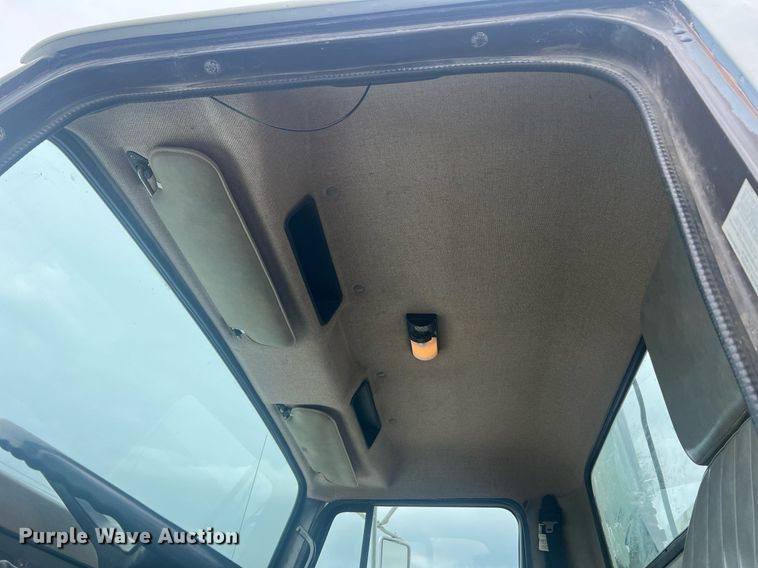 image for item II9177 1990 International 2554  applicator truck