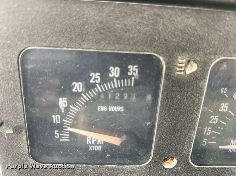 image for item II9177 1990 International 2554  applicator truck