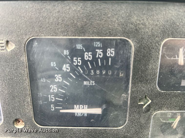 image for item II9177 1990 International 2554  applicator truck