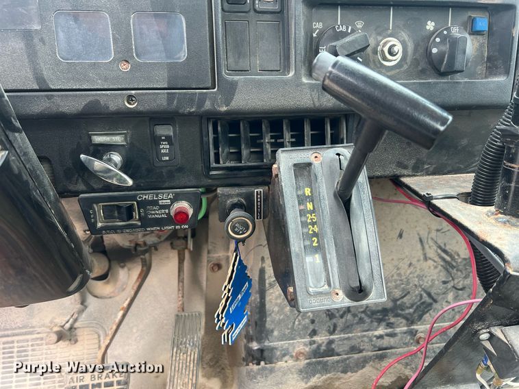 image for item II9177 1990 International 2554  applicator truck