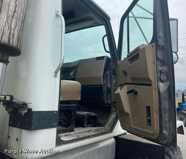 image for item II9177 1990 International 2554  applicator truck