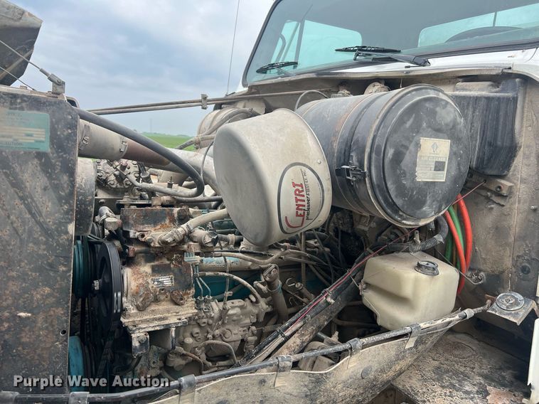 image for item II9177 1990 International 2554  applicator truck