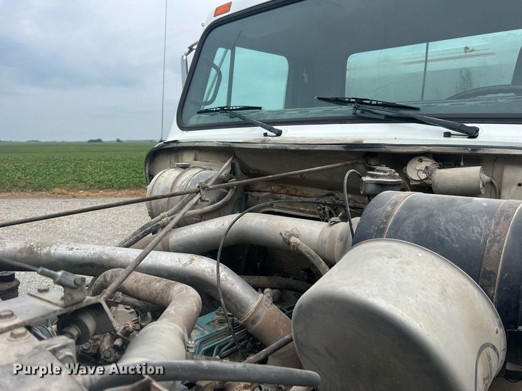 image for item II9177 1990 International 2554  applicator truck