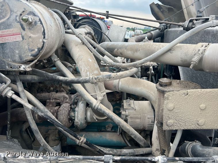 image for item II9177 1990 International 2554  applicator truck