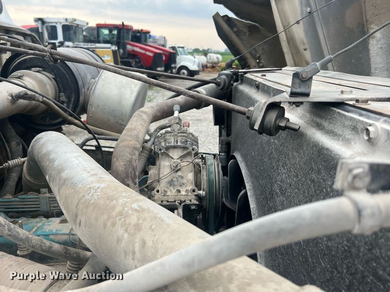 image for item II9177 1990 International 2554  applicator truck