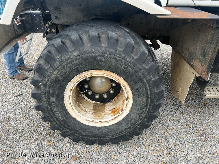 image for item II9177 1990 International 2554  applicator truck