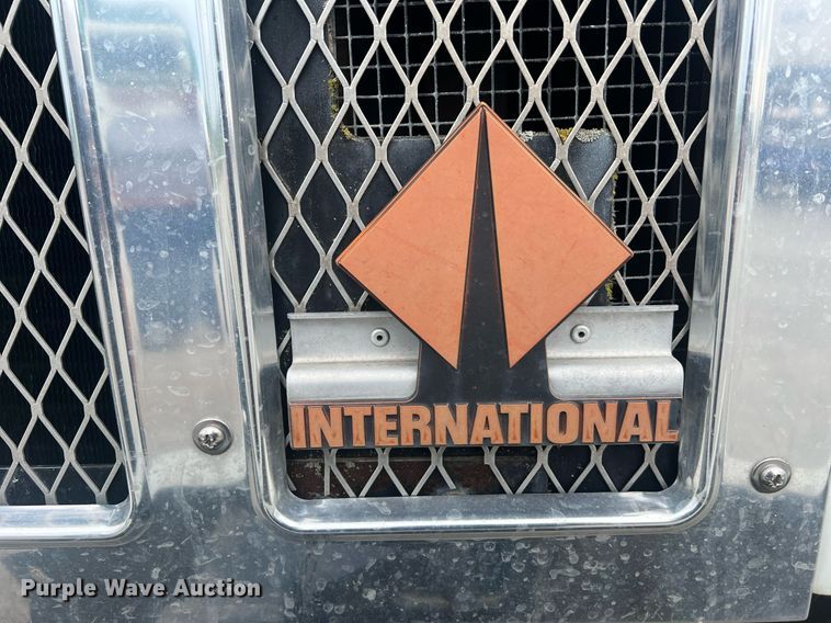 image for item II9177 1990 International 2554  applicator truck