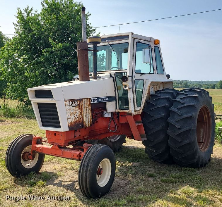 image for item LE9250 Case 1070 Agri King  tractor
