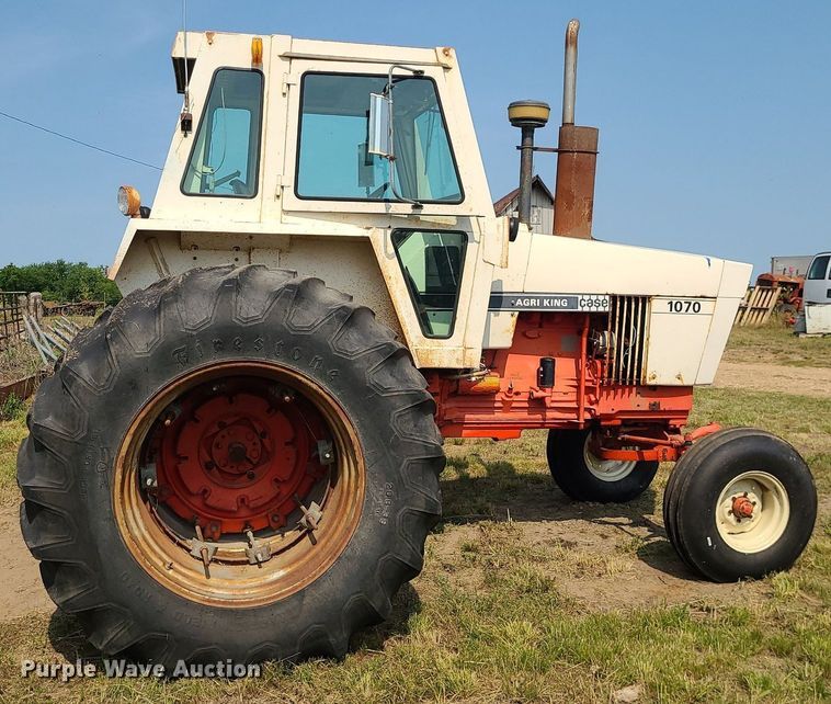 image for item LE9250 Case 1070 Agri King  tractor