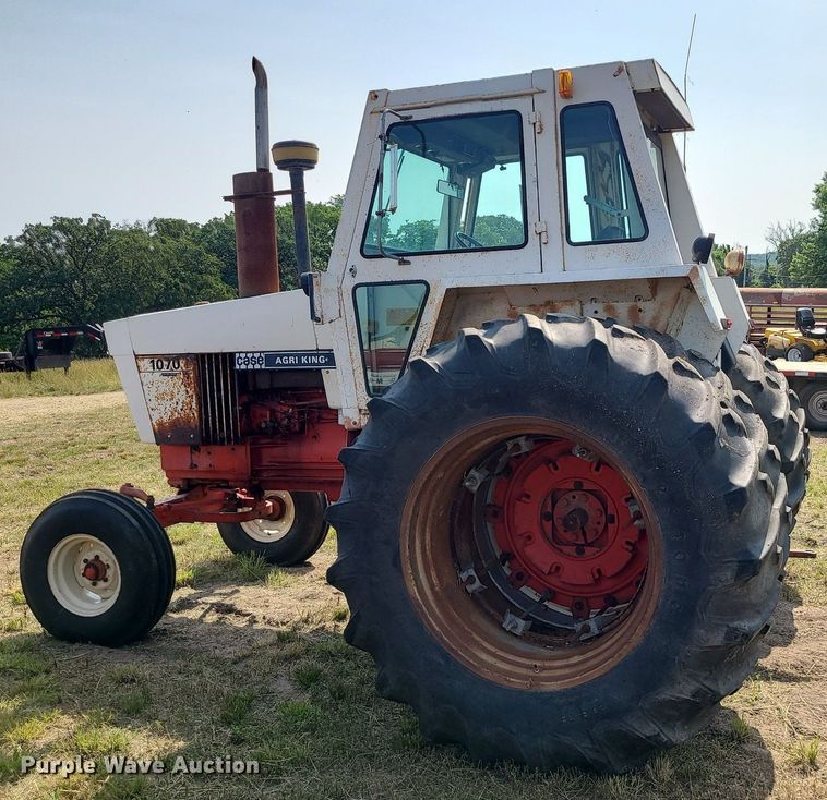 image for item LE9250 Case 1070 Agri King  tractor