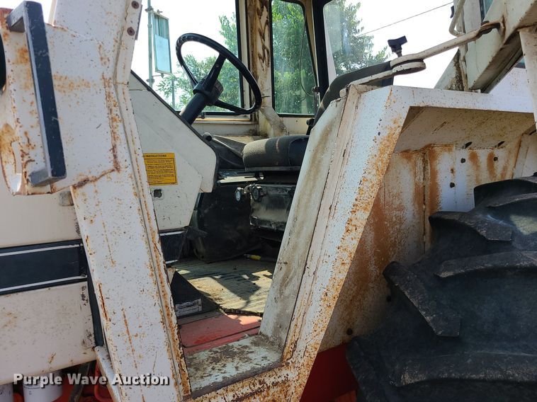 image for item LE9250 Case 1070 Agri King  tractor