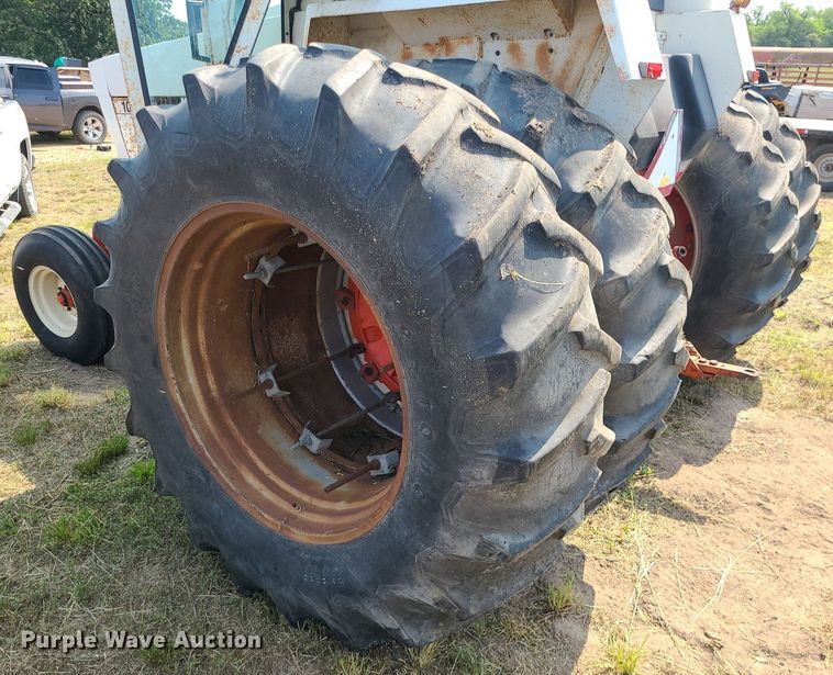 image for item LE9250 Case 1070 Agri King  tractor