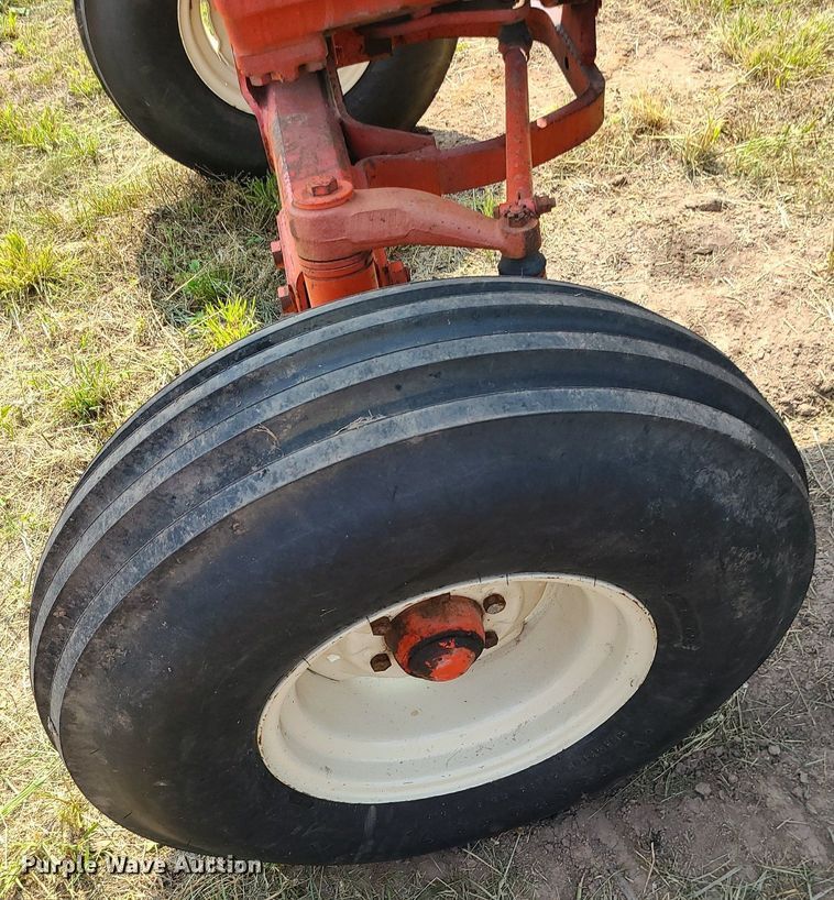 image for item LE9250 Case 1070 Agri King  tractor