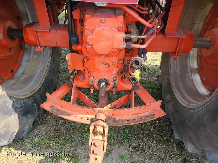 image for item LE9250 Case 1070 Agri King  tractor