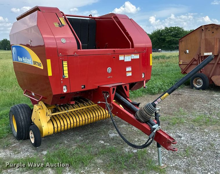image for item MB9548 2009 New Holland BR7060  round baler
