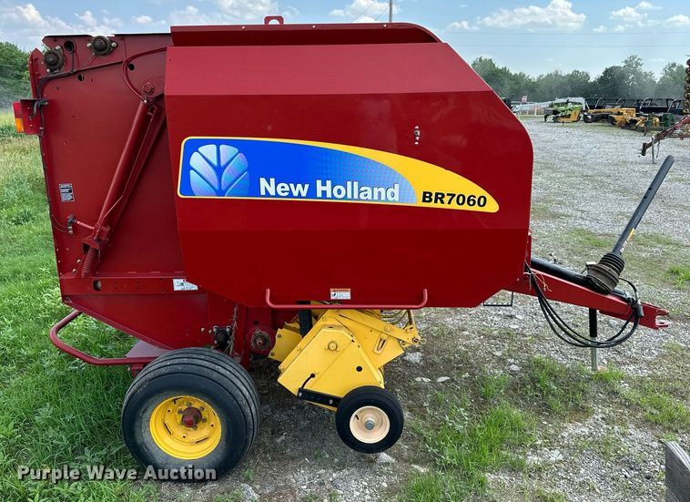image for item MB9548 2009 New Holland BR7060  round baler
