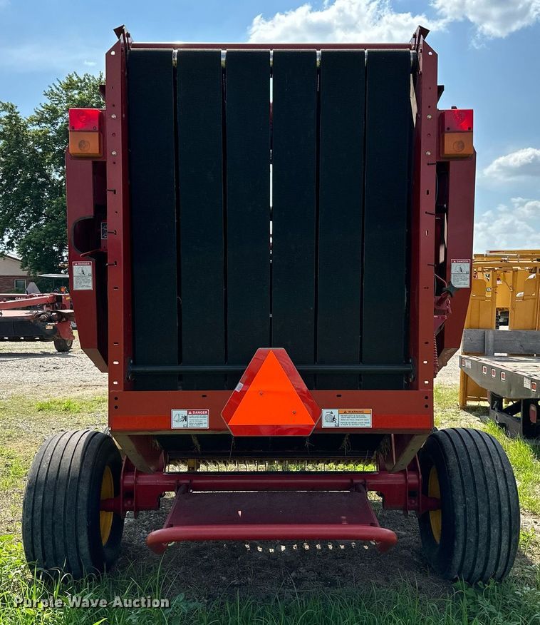 image for item MB9548 2009 New Holland BR7060  round baler