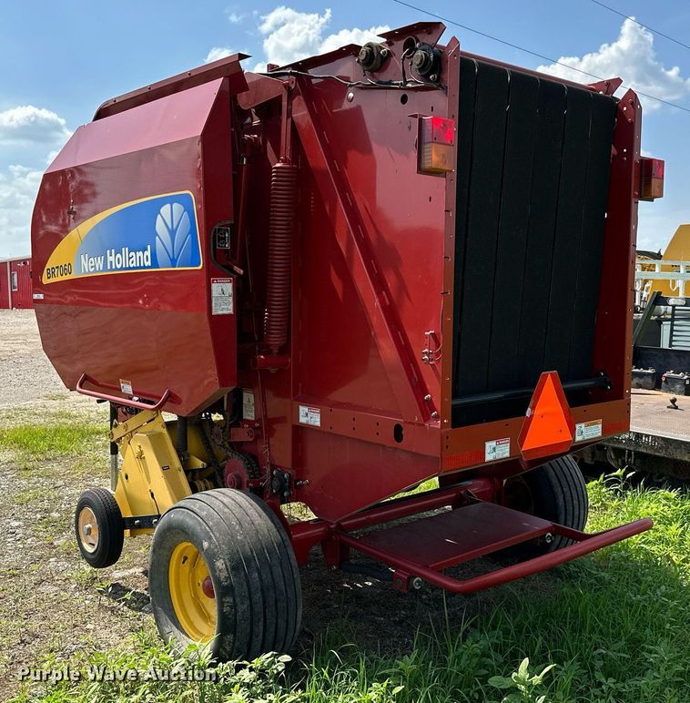 image for item MB9548 2009 New Holland BR7060  round baler
