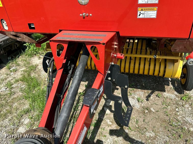 image for item MB9548 2009 New Holland BR7060  round baler