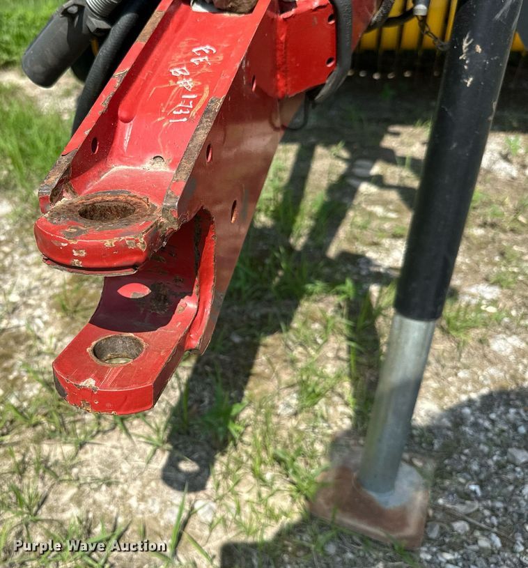 image for item MB9548 2009 New Holland BR7060  round baler