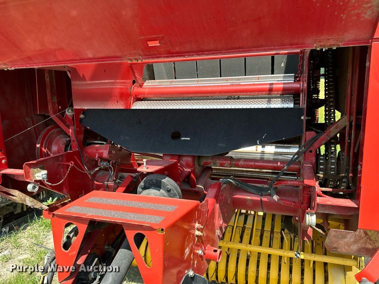 image for item MB9548 2009 New Holland BR7060  round baler