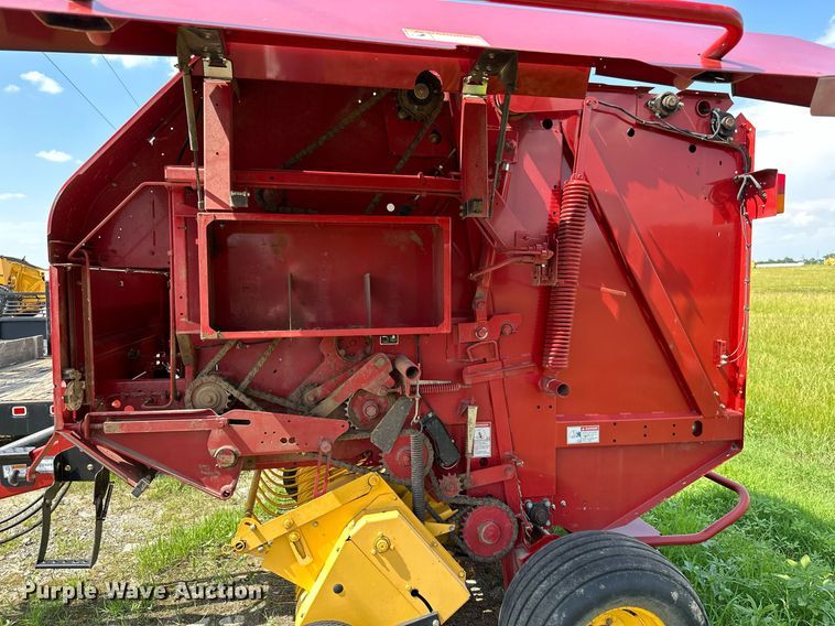 image for item MB9548 2009 New Holland BR7060  round baler