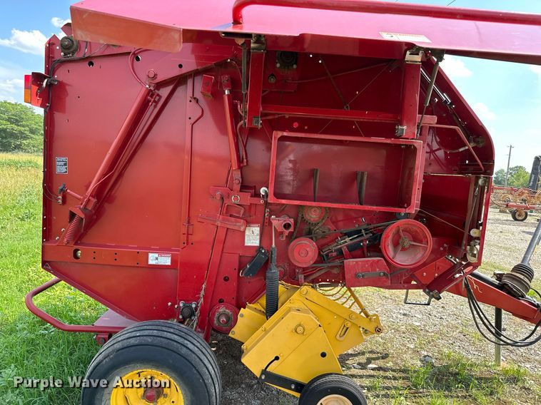 image for item MB9548 2009 New Holland BR7060  round baler