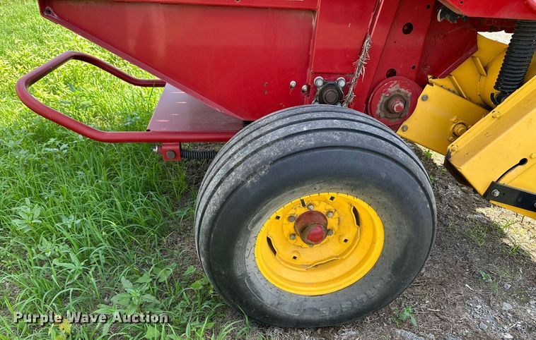 image for item MB9548 2009 New Holland BR7060  round baler