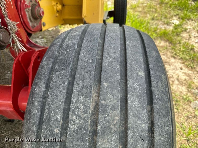 image for item MB9548 2009 New Holland BR7060  round baler