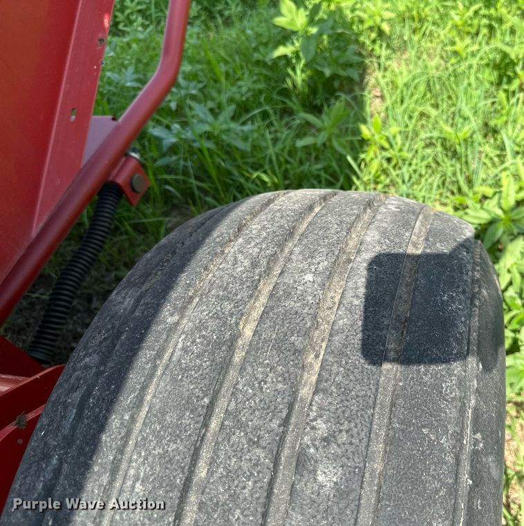 image for item MB9548 2009 New Holland BR7060  round baler