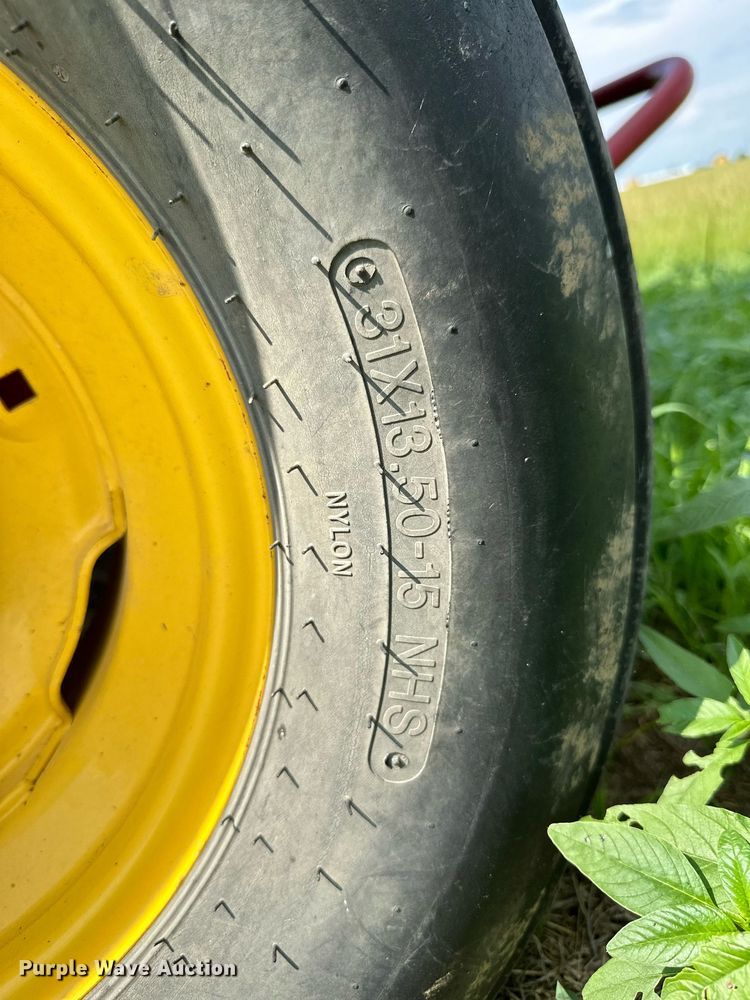 image for item MB9548 2009 New Holland BR7060  round baler