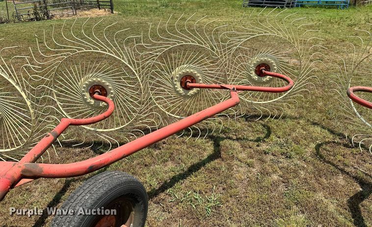 image for item MB9553 Tonutti RCS10  hay rake