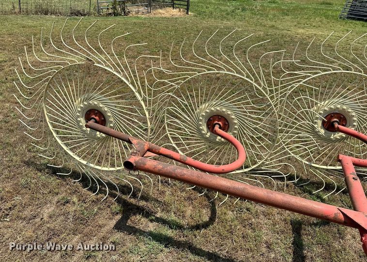 image for item MB9553 Tonutti RCS10  hay rake