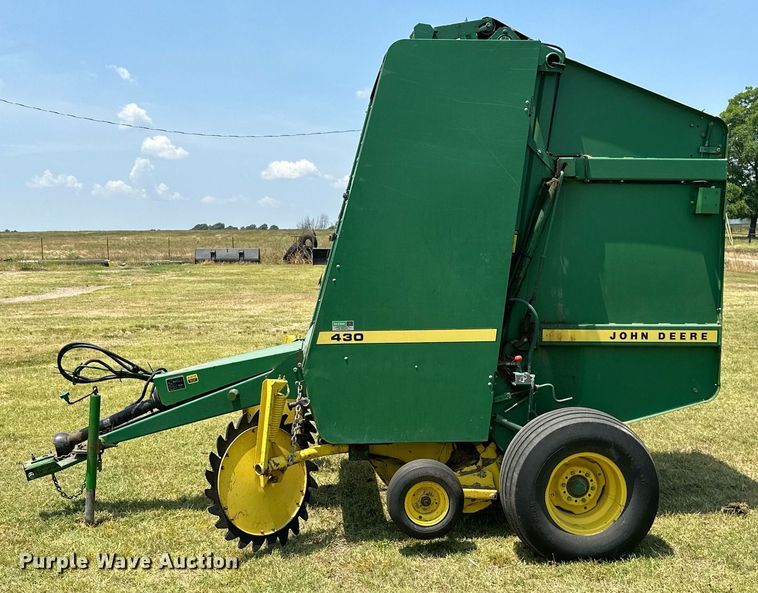 image for item MB9554 1988 John Deere 430  round baler