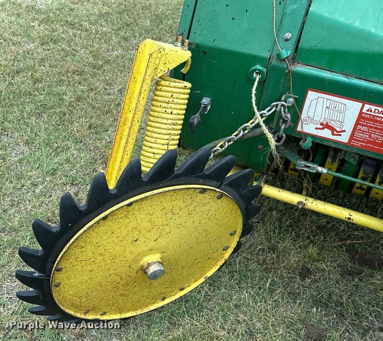 image for item MB9554 1988 John Deere 430  round baler