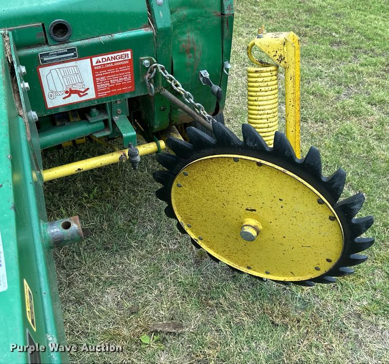 image for item MB9554 1988 John Deere 430  round baler