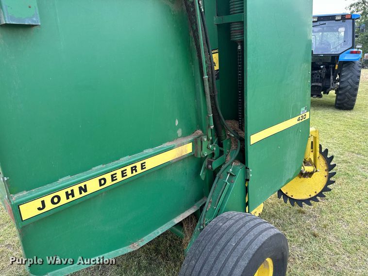 image for item MB9554 1988 John Deere 430  round baler