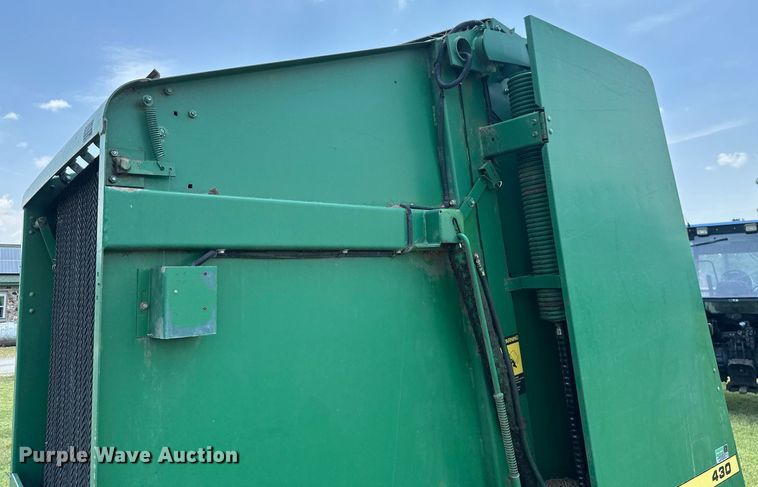image for item MB9554 1988 John Deere 430  round baler