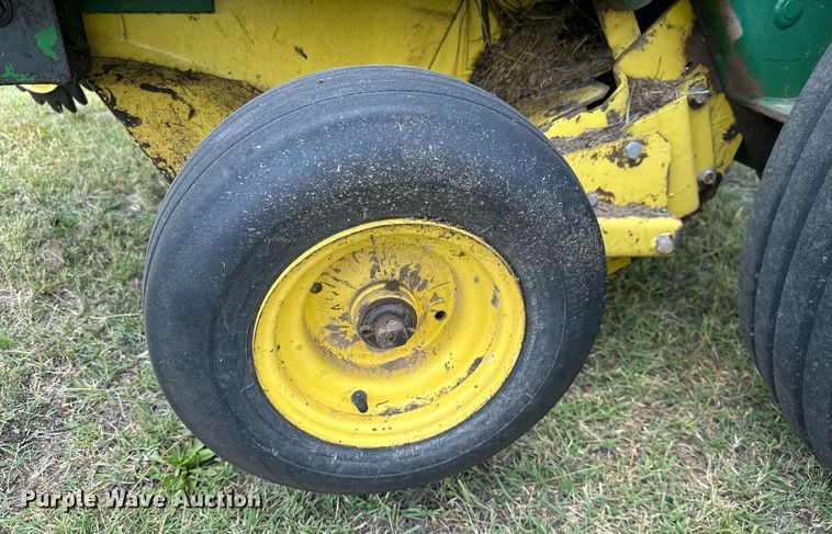 image for item MB9554 1988 John Deere 430  round baler
