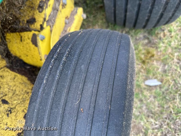 image for item MB9554 1988 John Deere 430  round baler