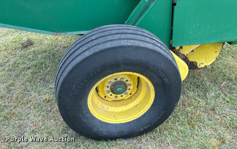 image for item MB9554 1988 John Deere 430  round baler