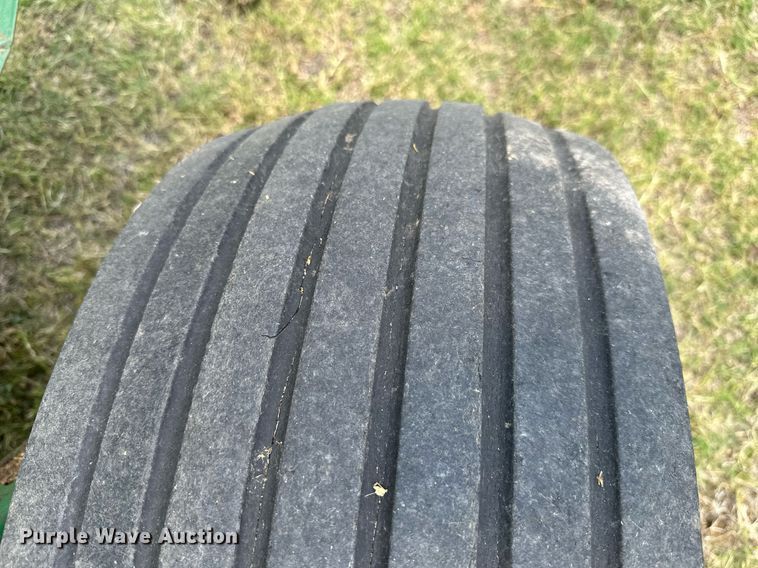 image for item MB9554 1988 John Deere 430  round baler