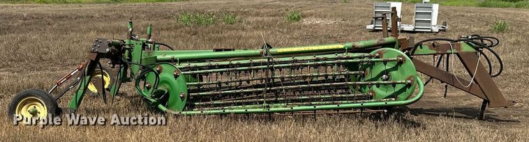 image for item MB9563 John Deere 700  hay rake