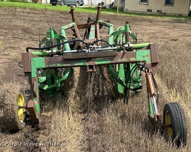 image for item MB9563 John Deere 700  hay rake