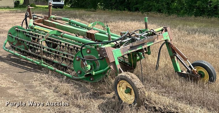 image for item MB9563 John Deere 700  hay rake