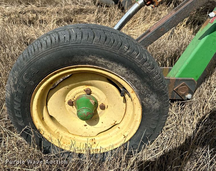 image for item MB9563 John Deere 700  hay rake