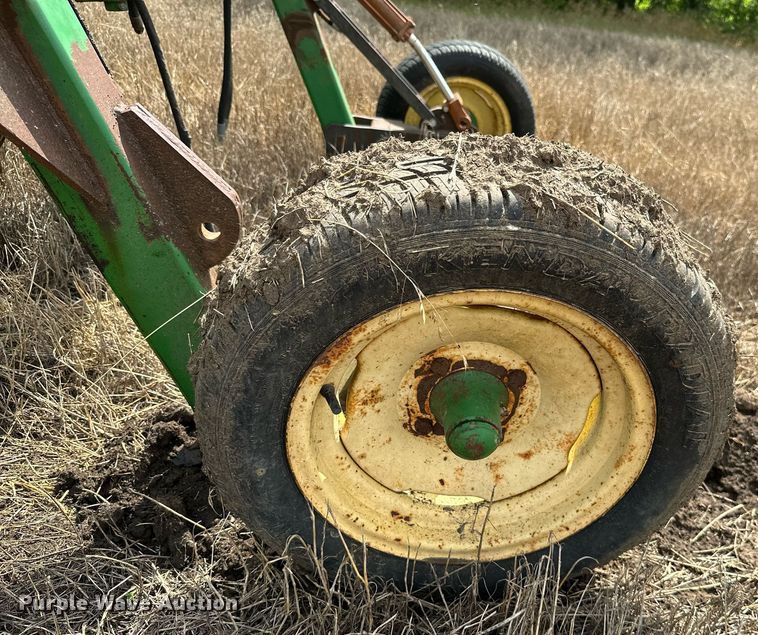 image for item MB9563 John Deere 700  hay rake