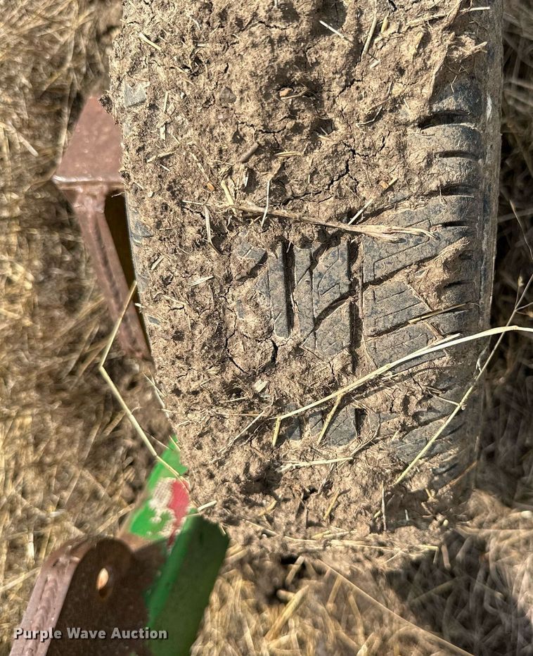 image for item MB9563 John Deere 700  hay rake